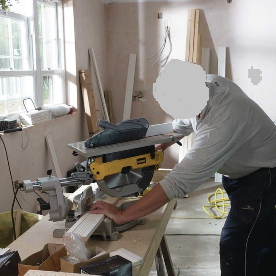 Dewalt D27111 Gönye Kesme Kızaklı 1500w 305mm