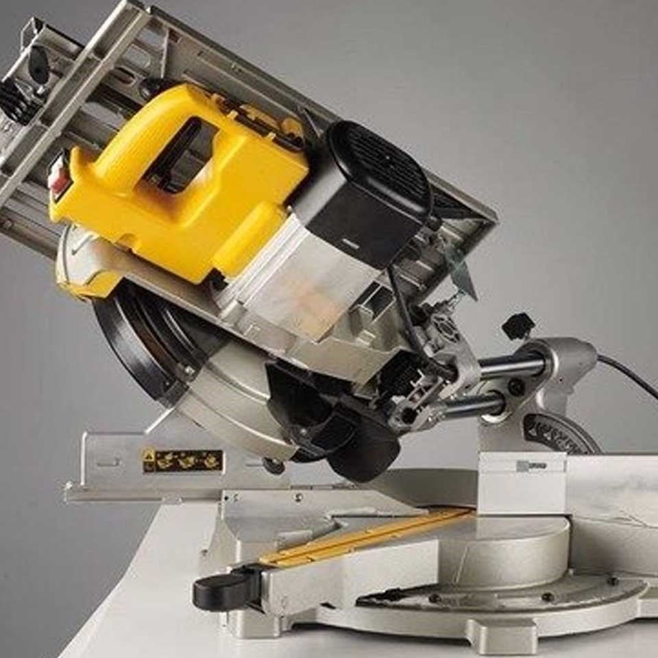 Dewalt D27111 Gönye Kesme Kızaklı 1500w 305mm