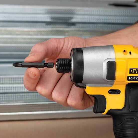Dewalt DCF815D2 12V 2Ah Çift Akülü Darbeli Vidalama
