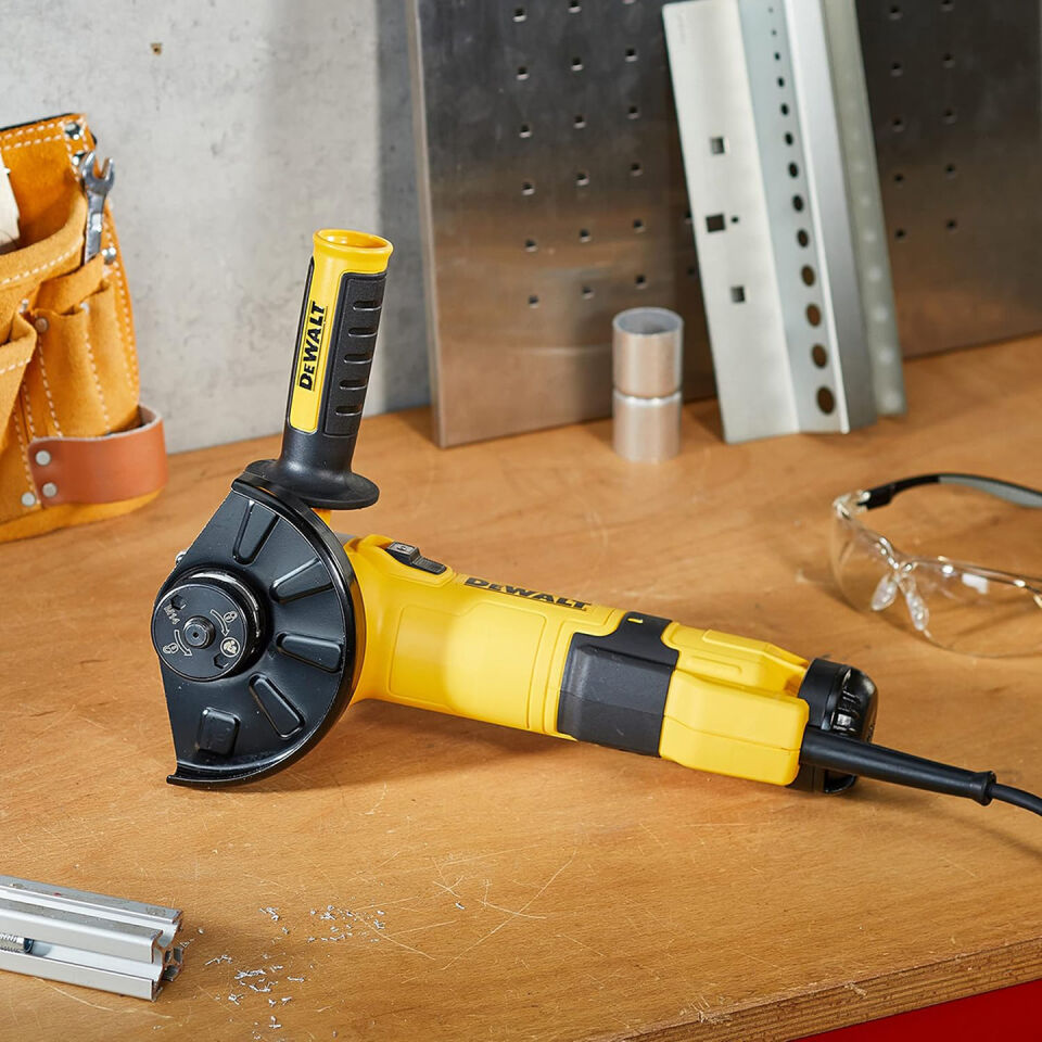 Dewalt DWE4257 1500 Watt 125mm Devir Ayarlı Profesyonel Avuç Taşlama